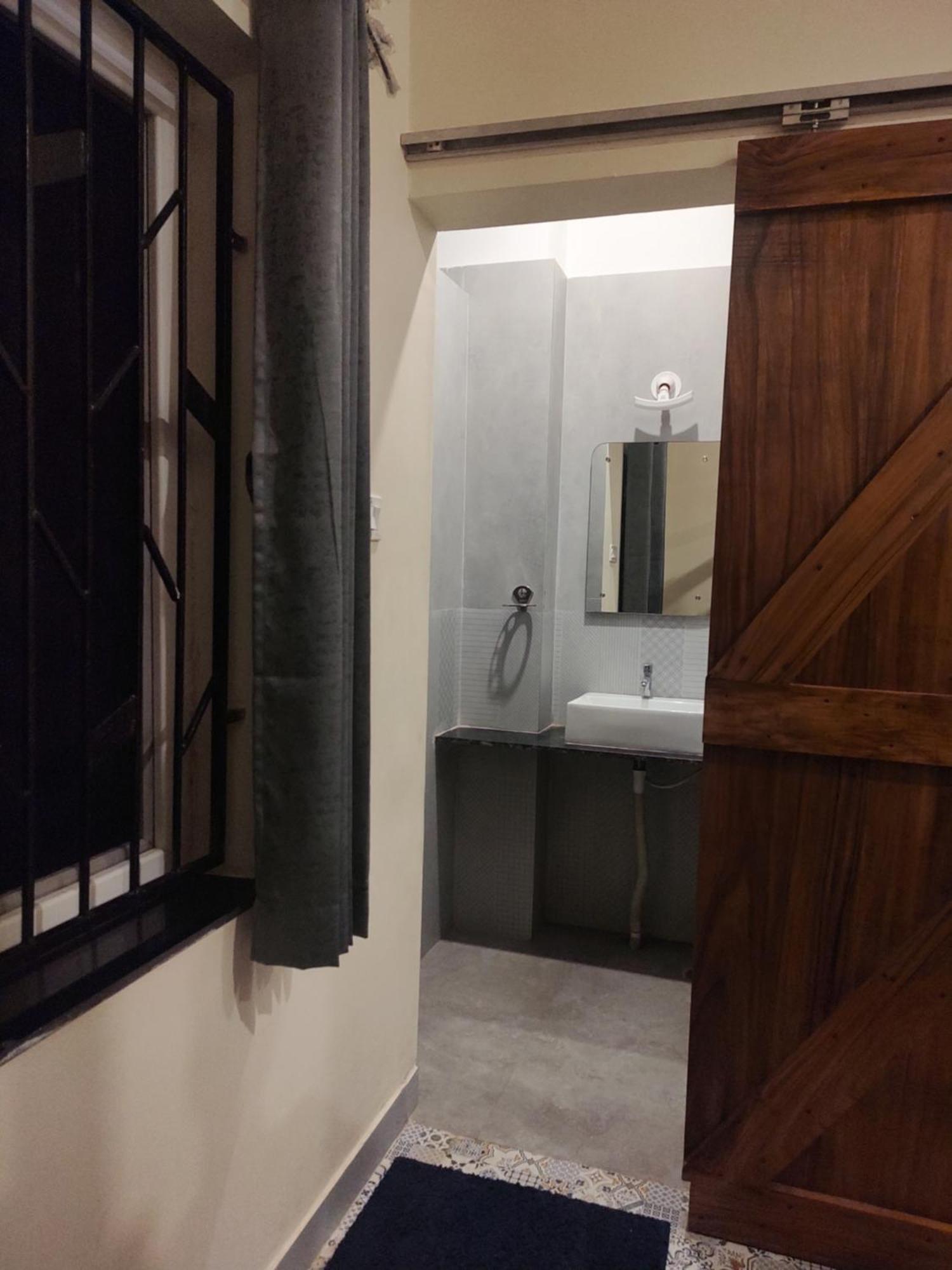 Tavasmi Hostel Puri Εξωτερικό φωτογραφία